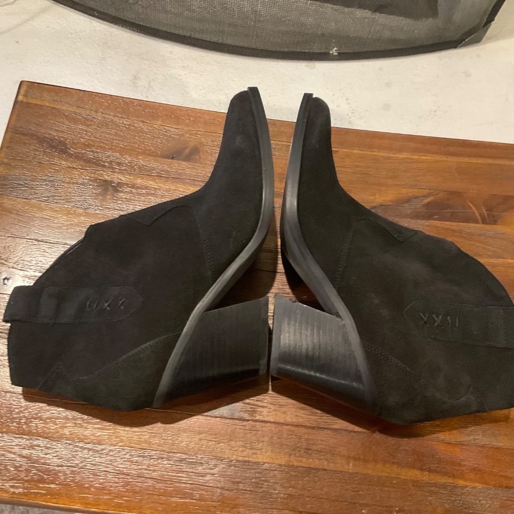 Nine West Fainay Block Heel Pointy Toe Western Booties Size 7.5 - Picture 7 of 7
